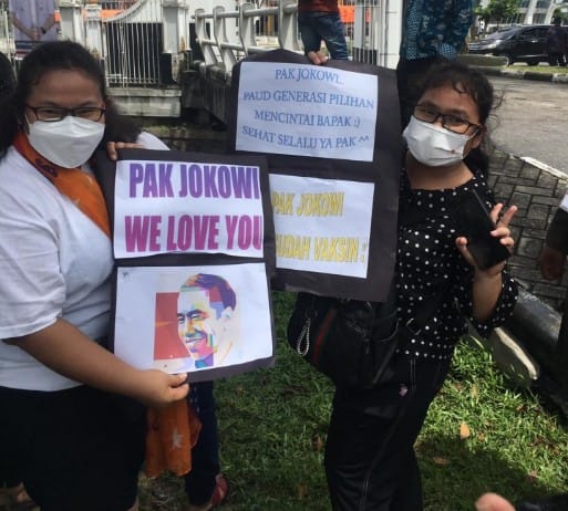 Warga Pekanbaru Antusias Tunggu Kedatangan Jokowi