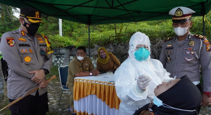 Polres Pelalawan Sekat Pintu Masuk dan Keluar Pelalawan