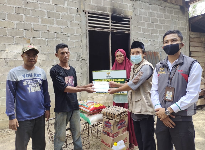 Baznas Pelalawan Salurkan Bantuan Korban Bencana Kebakaran