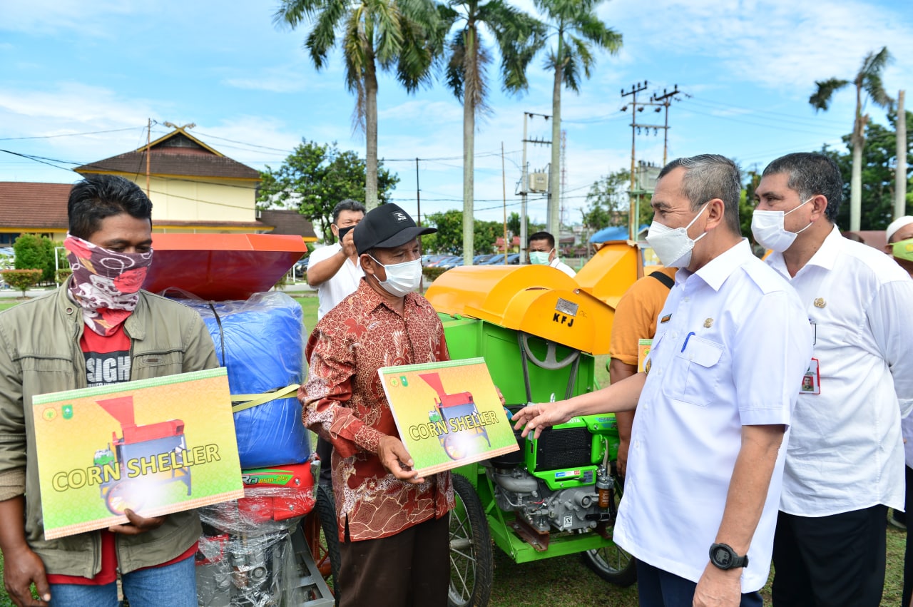 Gubri Serahkan 284 Unit Alsintan, Petani Merasa Terbantu