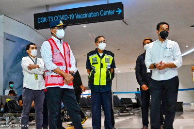 Positif Covid-19, Dua Penumpang Bandara SSK II Pekanbaru Dibawa Ke Isolasi Terpusat