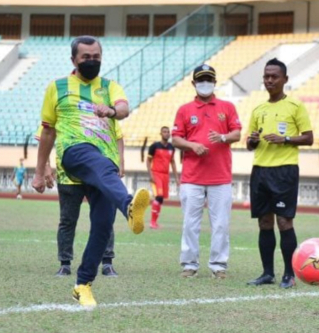 Ditandai Tendang Pertama Gubri, Pertandingan Sepak Bola PGRI Dimulai