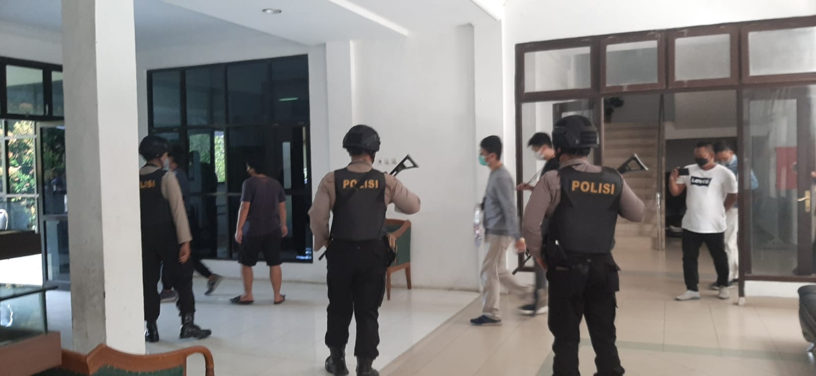 Buntut OTT, Rumah Pribadi dan Ruang Kerja Bupati Kuansing Andi Putra Digeledah KPK