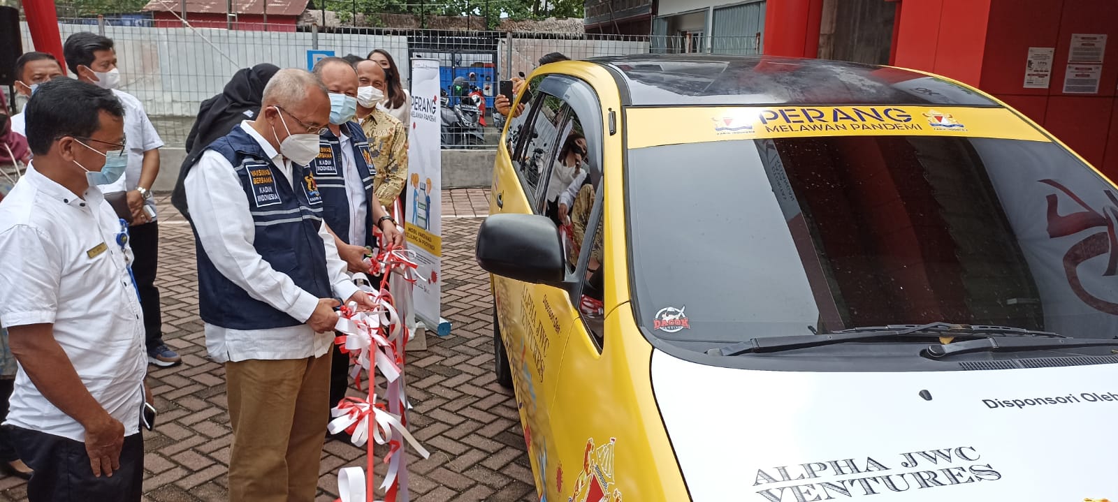 Kejar Target 70 Persen, Kadin-OJK Riau Launching Mobil Vaksin