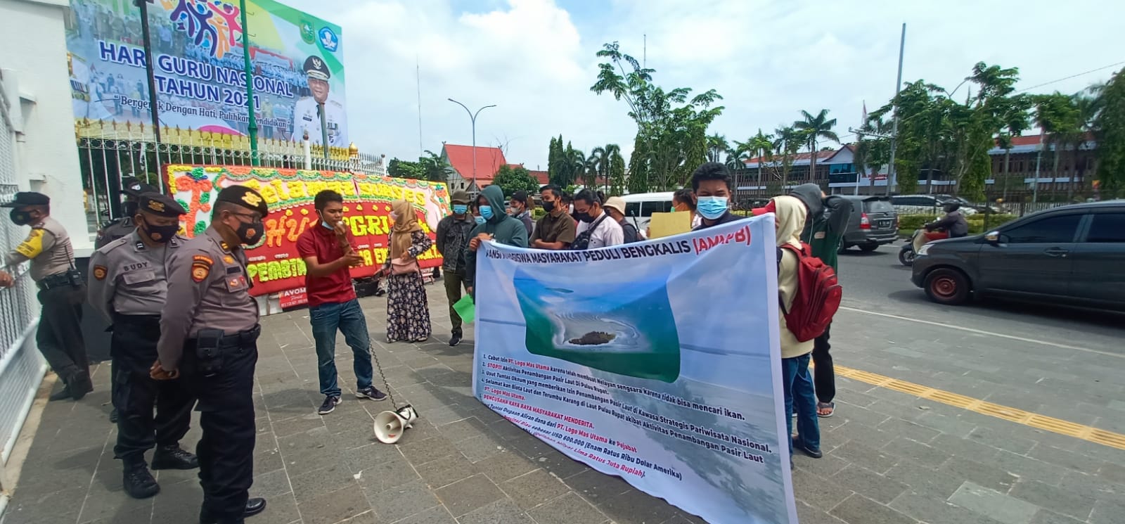 AMMPBÂ Minta Pemprov Riau Cabut Izin Penambangan Pasir di Pantai RupatÂ 