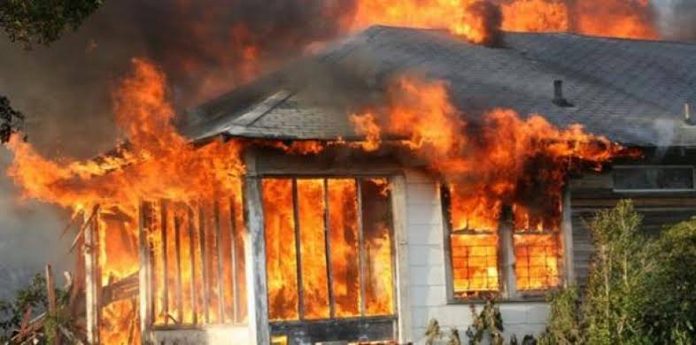 Parah ! Hanya Karena Warisan, Pria di Kampar Bakar Rumah Orangtuanya