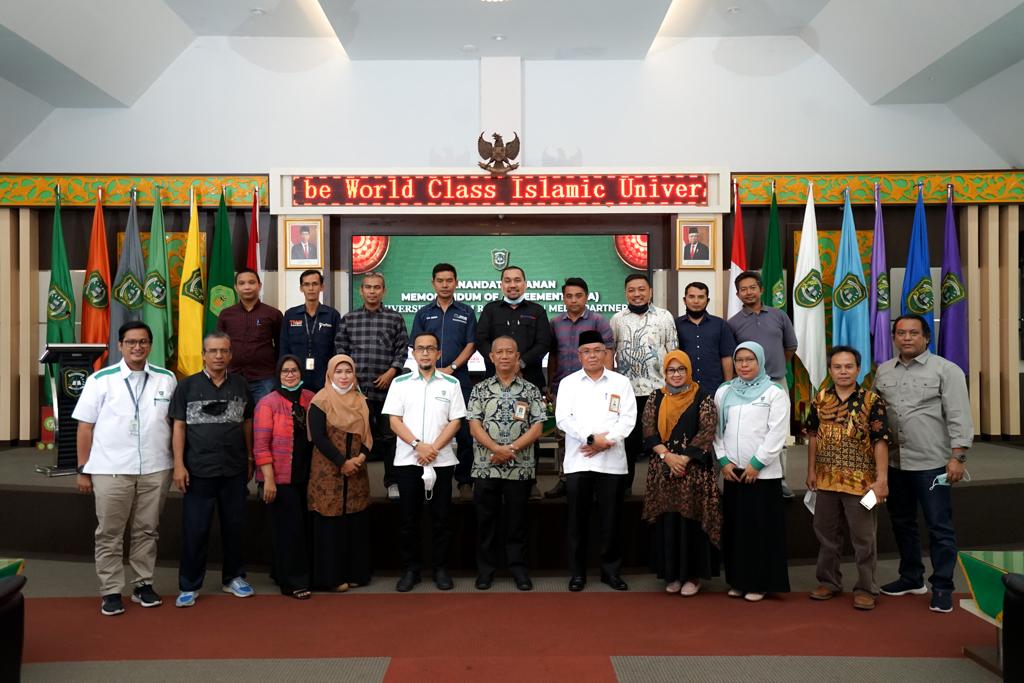 Penandatanganan MoA UIR-Media, Rektor : Media Ikut Dukung Visi UIR 2041