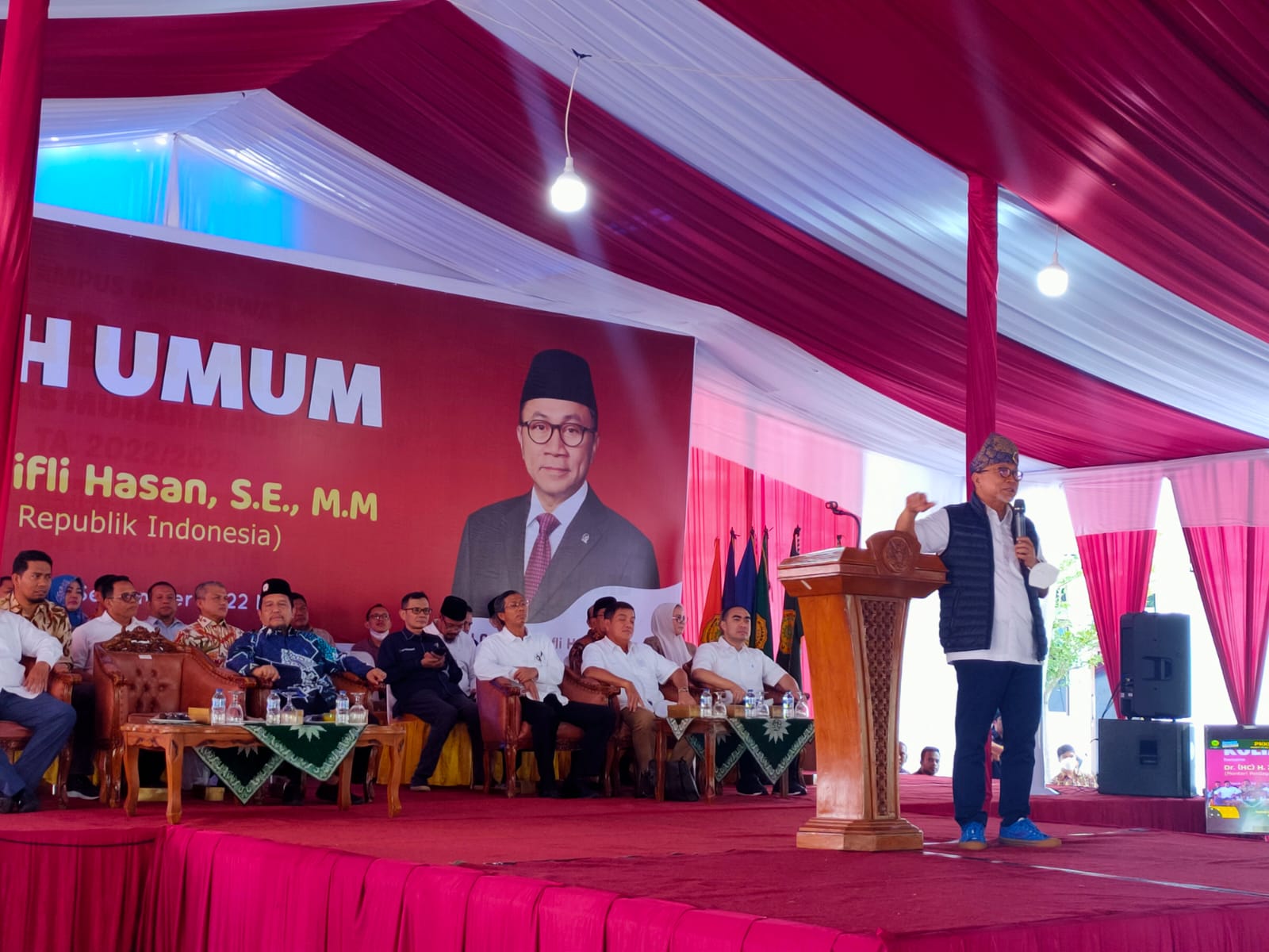 Berikan Kuliah Umum, Zulhas Motivasi Ribuan Mahasiswa Baru UMRI