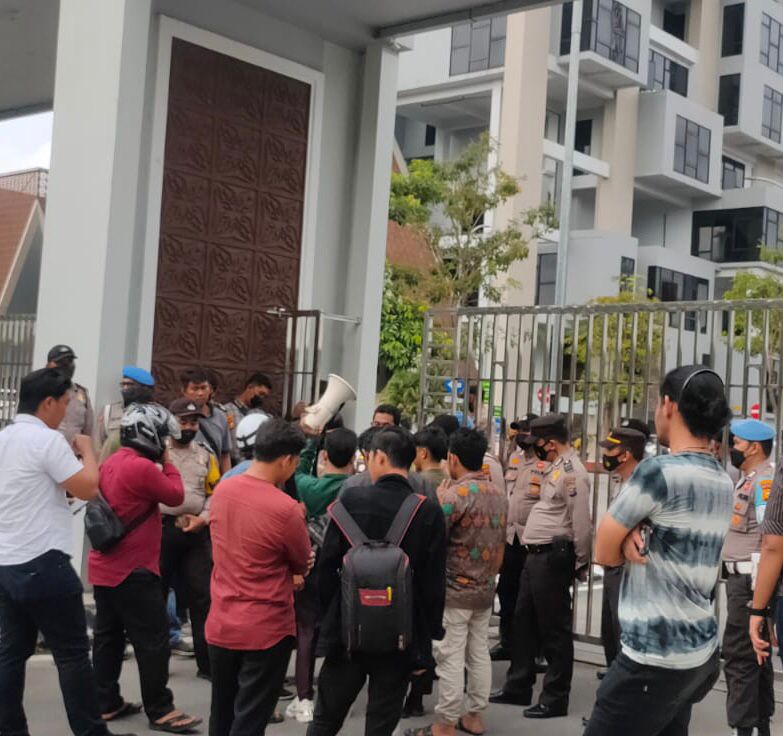 Massa Desak Kejati Usut Tuntas Dugaan Suap Mantan Kakanwil BPN Riau
