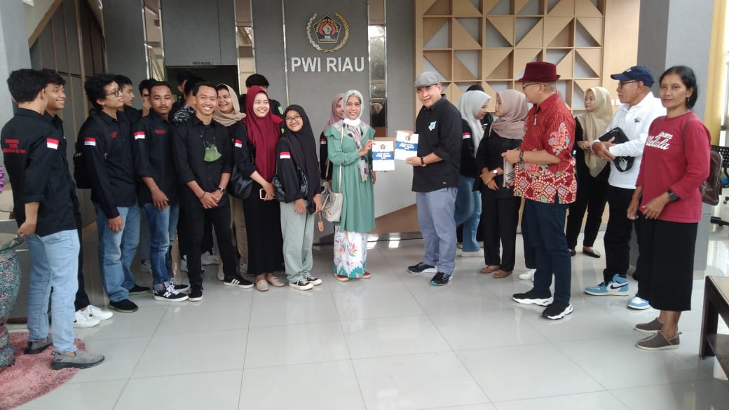 Lakukan Kunjungan Akademik ke PWI Riau, Mahasiswa Krimonolog UIR Belajar Ilmu Jurnalistik