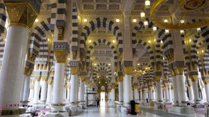 Catatkan Rekor Kasus Baru Covid-19, 71 Masjid di Arab Saudi Kembali Ditutup