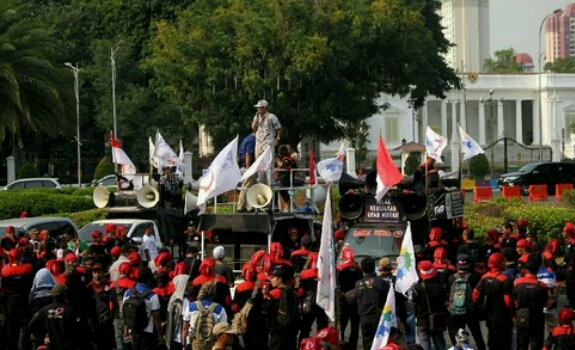Upah Buruh Tersandera karena Petumbuhan Ekonomi Cuma 5 Persen