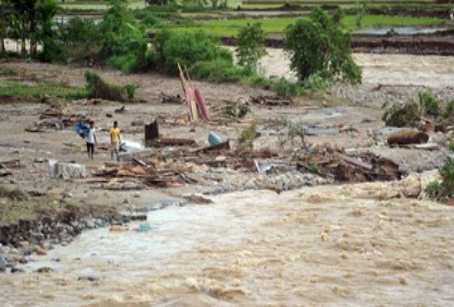 Banjir Bandang di Labuan Batu Sumut, Tiga Rumah Hanyut dan Jembatan Putus