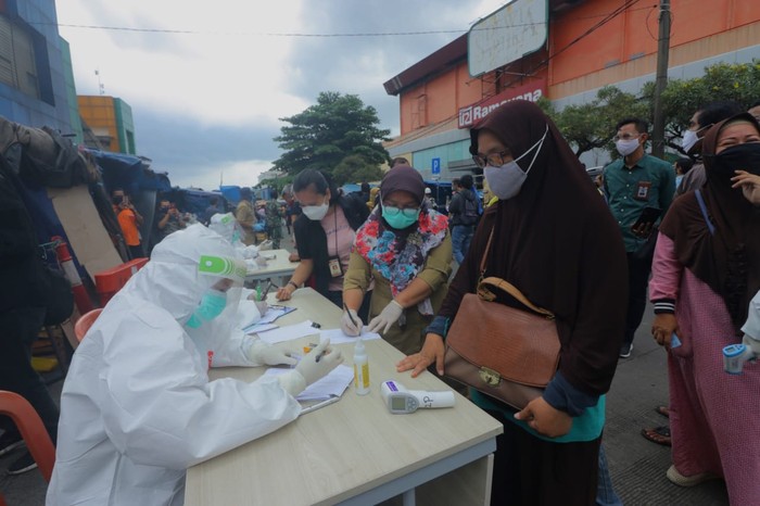 RI Tes Corona 12.276 Sehari, Target Jokowi Tercapai