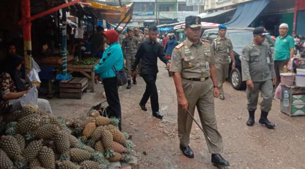 Satpol PP Pekanbaru Beri SP ke PKL