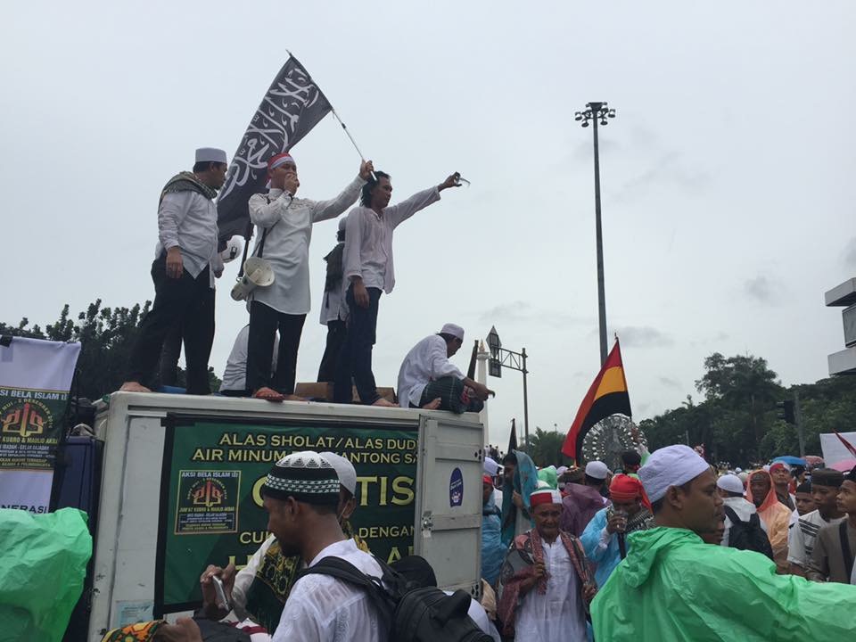 Di Tugu Zapin Pekanbaru, Ribuan Peserta Aksi Bela Islam II Kecam Pembakaran Bendera Tauhid