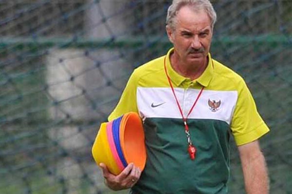 Mantan Pelatih Timnas Indonesia Alfred Riedl Meninggal Dunia