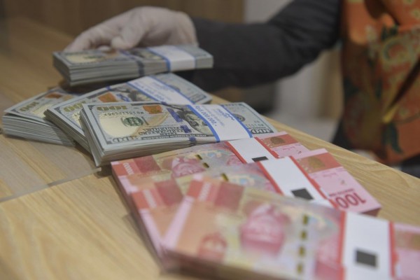 Pagi Ini Rupiah Menguat ke Rp14.319 per Dolar AS 
