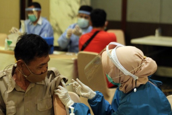 Fatwa MUI : Suntik Vaksin Covid-19 Tidak Membatalkan Puasa