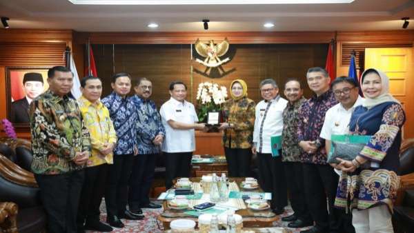 Wako Pekanbaru dan Rombongan APEKSI Audiensi Bersama Mendagri