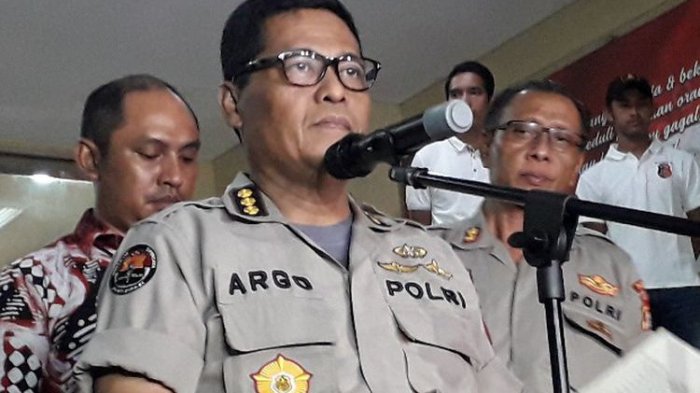 Aksi Nekat, Pria Serang Polsek dan Bacok Lengan Polisi pakai Golok