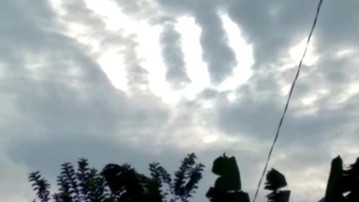 Masyaa Allah! Lafaz Allah Muncul di Langit Sukoharjo