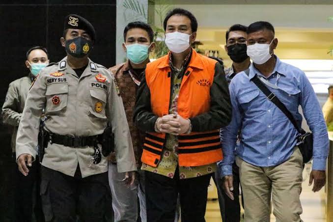 Dijemput Paksa, Wakil Ketua DPR Aziz Syamsuddin Ditahan KPK