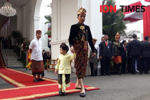 Presiden Jokowi Pakai Baju Adat Bali di HUT ke-74 RI