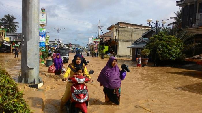 Kabupaten Rokan Hulu dapat Kiriman Banjir dari Sumbar