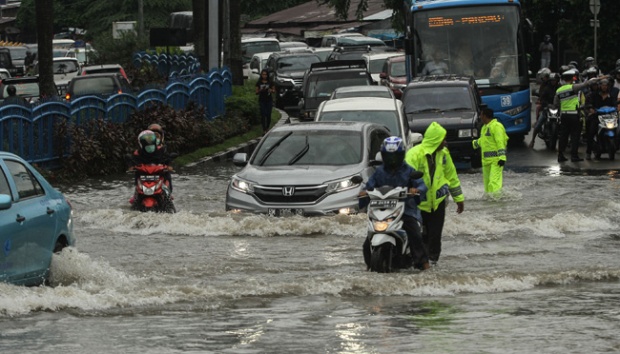 Jalan Protokol di Dumai Kebanjiran