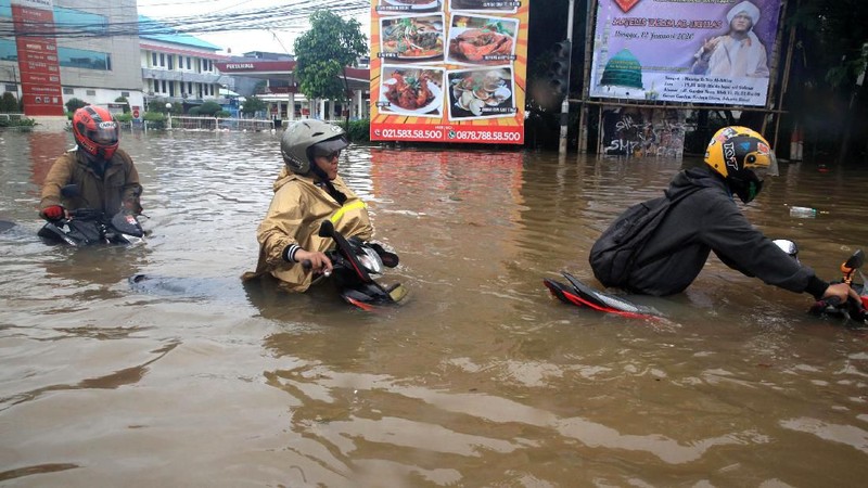 Kenali 5 Penyakit yang Mengintai Pasca Bencana Banjir
