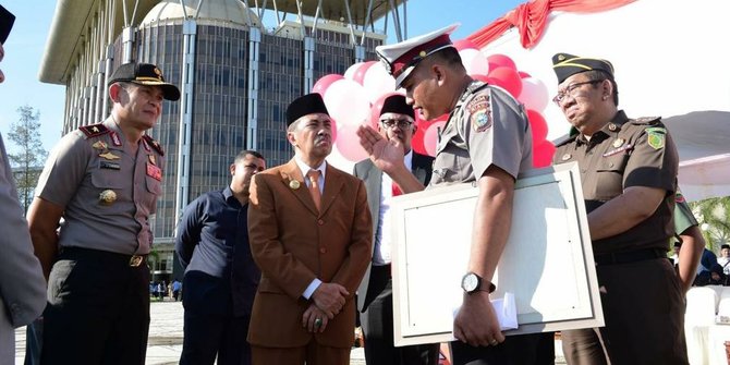Bantu Pembangunan Sekolah di Kecamatan Kampar Kiri, Bripka Ralon Rela Jual Perhiasan Istri