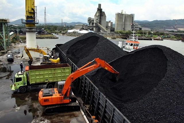 Buntut Krisis Batu Bara, Jokowi Cabut IUP dan Copot Direksi PLN