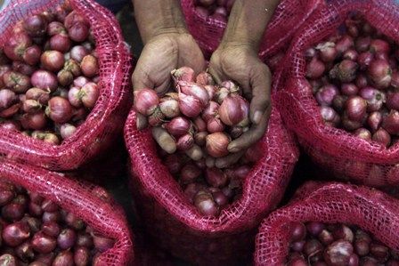 Jokowi Curigai Ada Permainan Di Balik Tingginya Harga Gula dan Bawang Merah