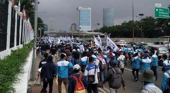 Penolakan RUU dan Iuran BPJS, Massa Buruh Demo di Depan DPR