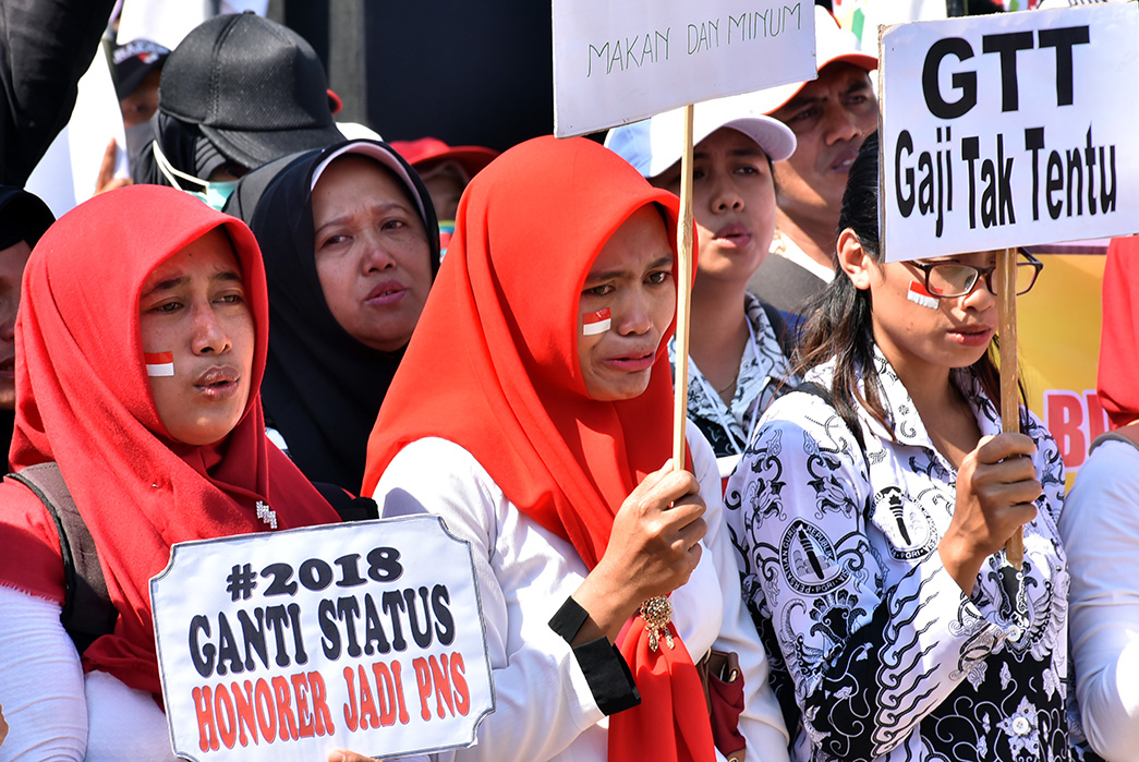 Merasa Dianggap Permen Karet, Guru Honorer Terus Memperjuangkan Haknya