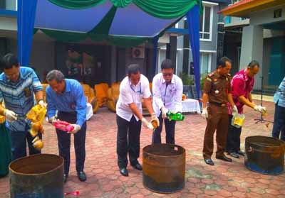 BBPOM Pekanbaru Musnahkan Produk Pangan dan Kosmetik Ilegal 