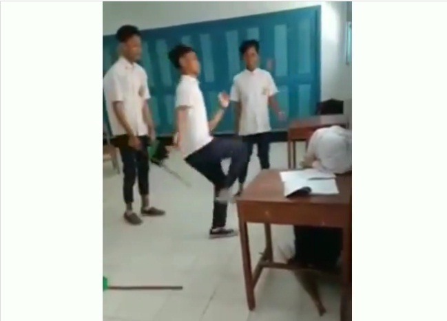 Viral Siswi SMP Ditendangi 3 Siswa di Purworejo, Ganjar Pranowo Ambil Tindakan