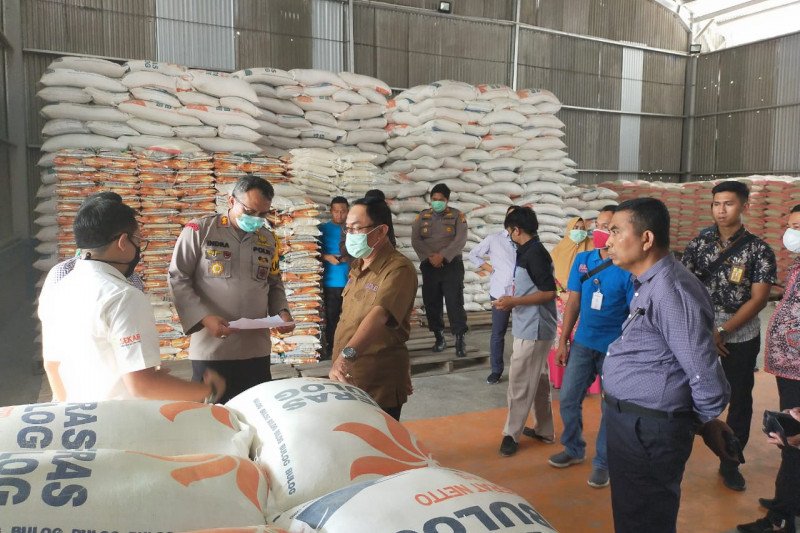 Bulog Riau Siap Gelontorkan 1.200 ton Beras Tanggap Bencana COVID-19