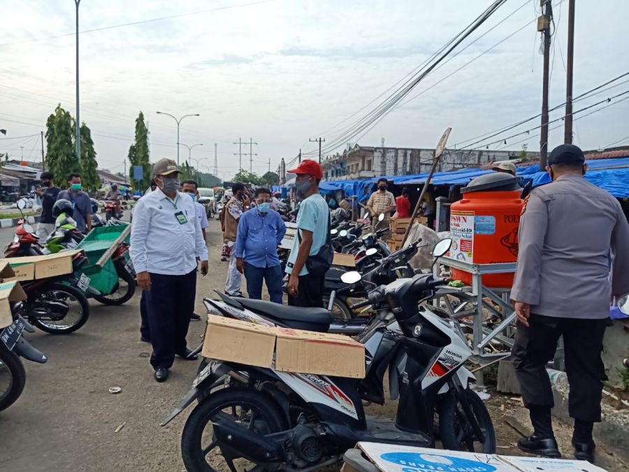 Bupati Alfedri bersama Kadis Pasar Siak Sidak Protokol Kesehatan di Pasar Perawang