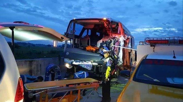 Bus Rombongan SMK Muhammadiyah 1 Gondangrejo  Kecelakaan, Dua Orang Tewas Terjepit Bodi Bus