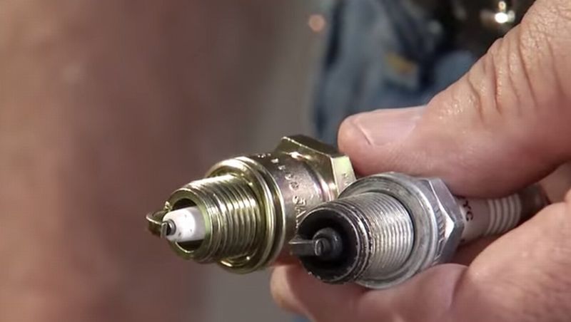 Pelajari Warna Busi yang Baik pada Motor