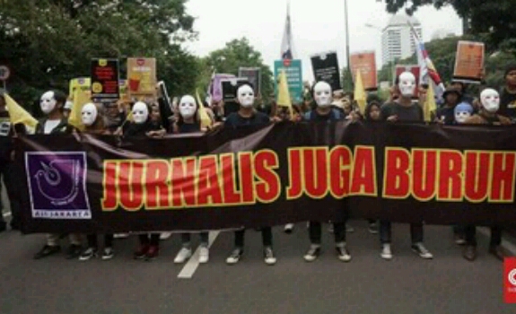 Polisi Pukul Dua Wartawan saat Liput Peringatan Hari Buruh Internasional di Bandung