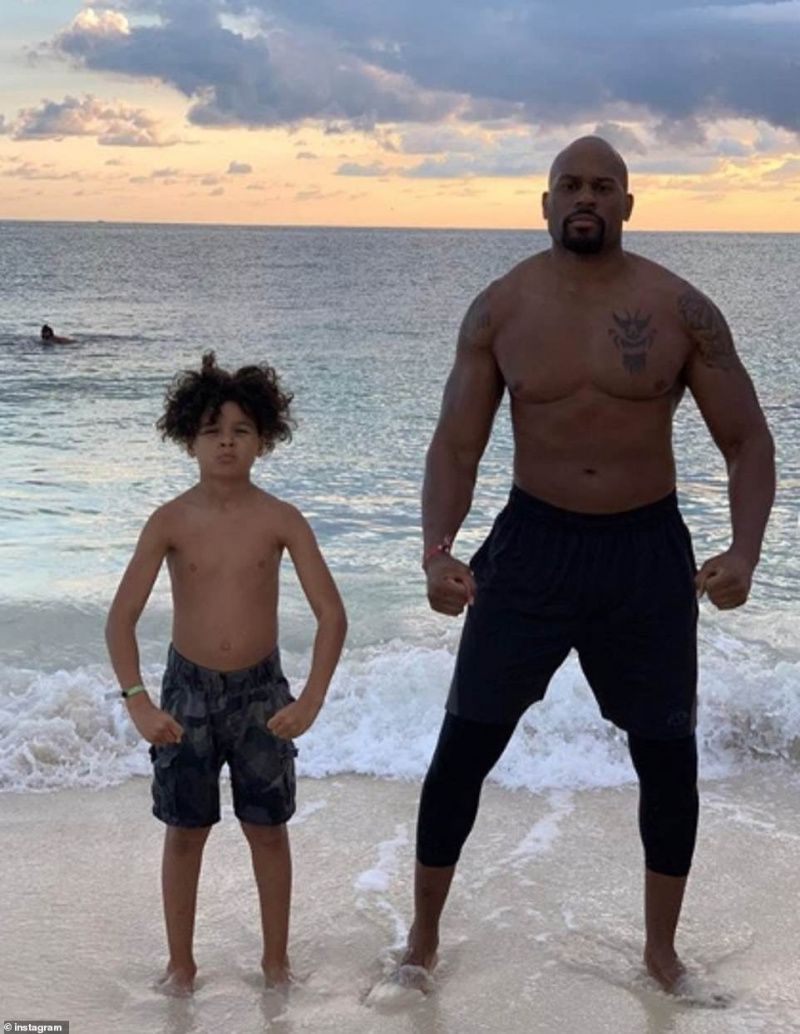 Tewas Terseret Ombak, Bintang WWE Sempat Minta Anaknya Diselamatkan