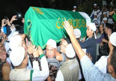 Tiba di Lokasi Pemakaman, Warga Berdesakan Sambut Jenazah Ustaz Arifin Ilham