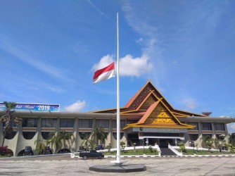 Bupati Kampar Meninggal Dunia, Pemprov Riau Kibarkan Bendera Setengah Tiang 