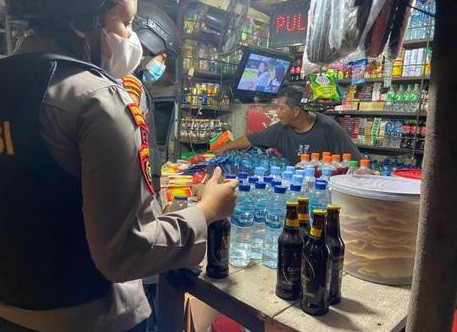 Patroli di Bulan Ramadan, Polisi Sita Miras dan Rokok Ilegal