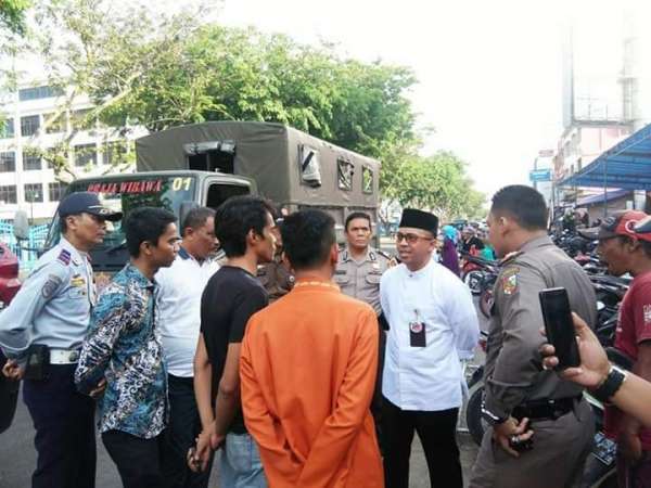 Pedagang Kue Lebaran di Pasar Ramayana Diminta Pindah ke Tempat Lain