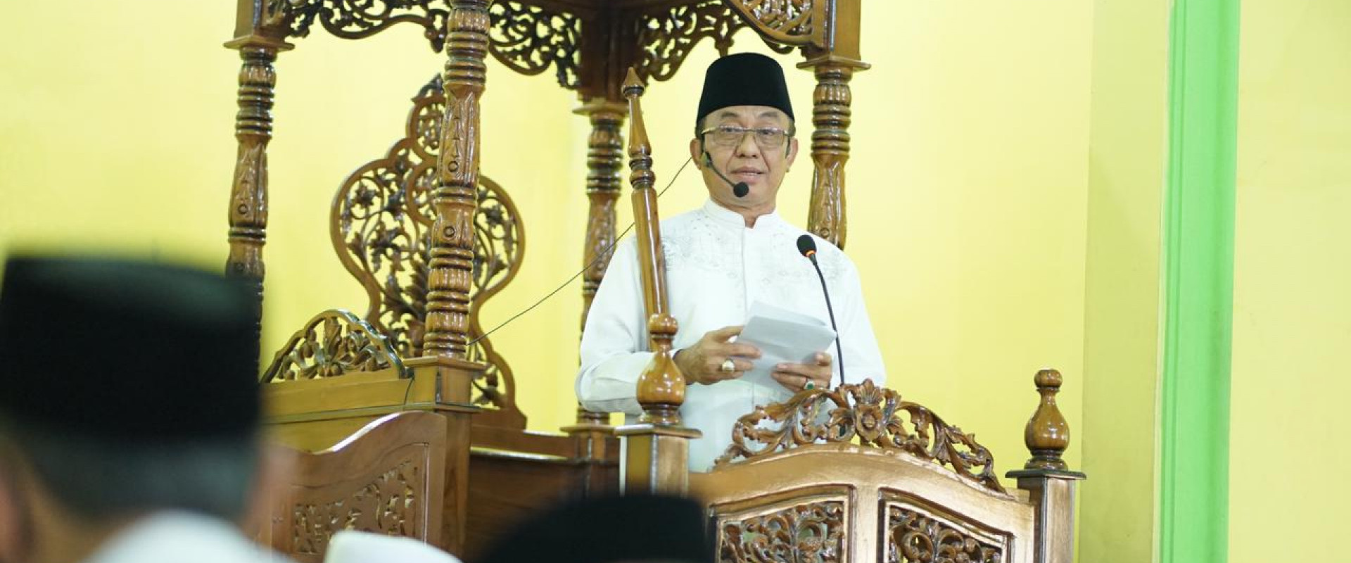 Jadi Khatib pada shalat jumâ€™at, bupati HM.Wardan kembali Ingatkan tentang larangan mudik dan protkes Covid-19