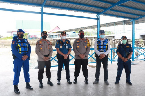 Tak hanya di Darat, Polisi di Kepulauan Meranti Juga Lakukan Penyekatan di Laut
